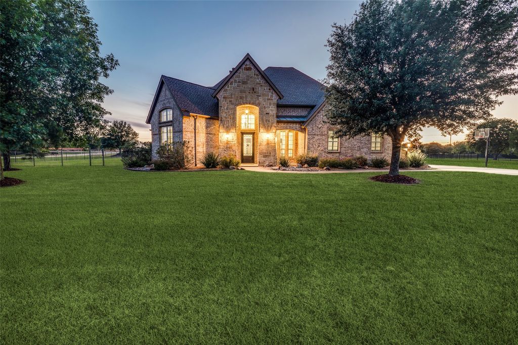 303 Strain Lane, Lucas, TX 75002
