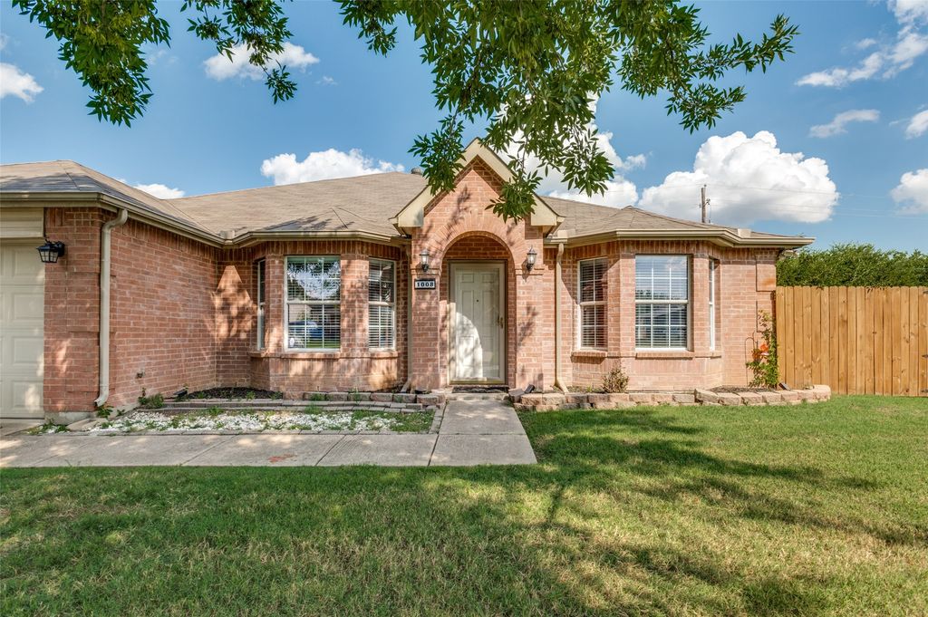 1008 Canyon Drive, Justin, TX 76247