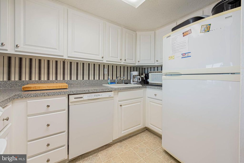 Image 10 of property listing at 401 ATLANTIC AVE #103, Ocean City, MD 21842