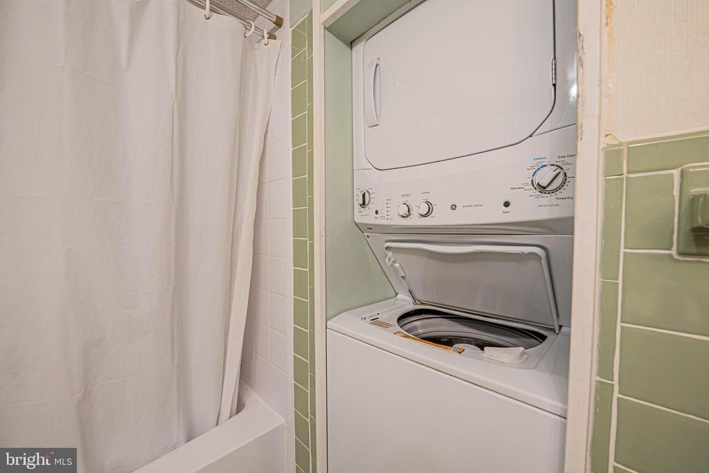 Image 17 of property listing at 401 ATLANTIC AVE #103, Ocean City, MD 21842