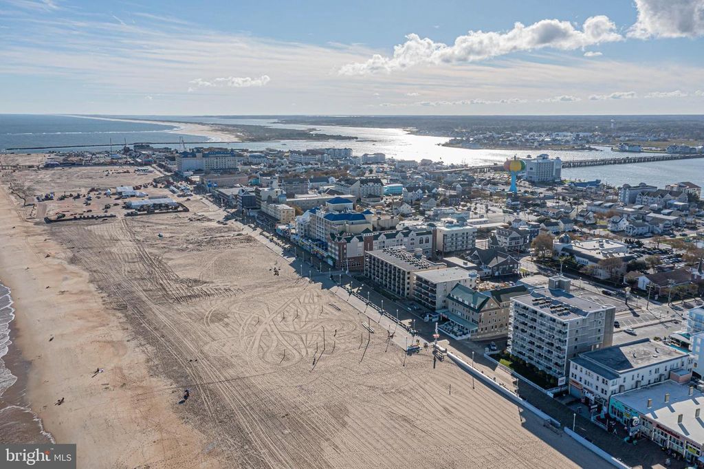 Image 29 of property listing at 401 ATLANTIC AVE #103, Ocean City, MD 21842