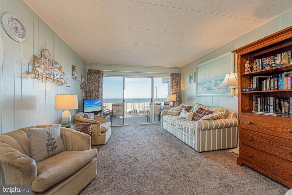 Image 4 of property listing at 401 ATLANTIC AVE #103, Ocean City, MD 21842