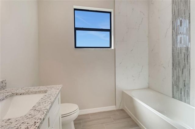 422 NE 25th TER, Cape Coral, FL 33909