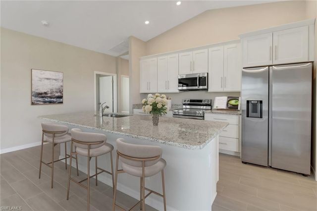 422 NE 25th TER, Cape Coral, FL 33909