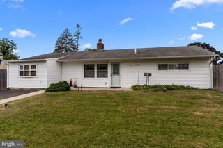31 EASTER LN, Levittown, PA 19054