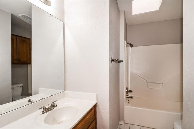 2607 Lonnie Lane, Moore, OK 73170