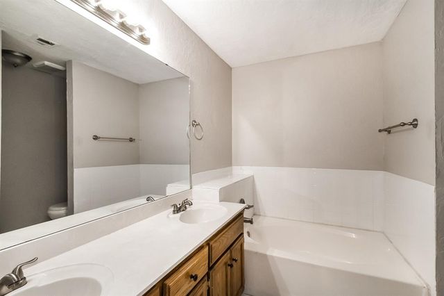 2607 Lonnie Lane, Moore, OK 73170
