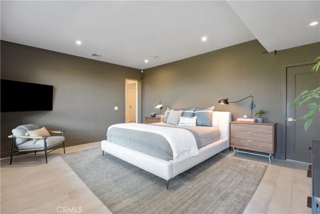 11661 Picturesque Dr, Studio City, CA 91604