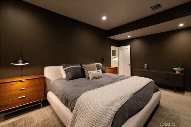 11661 Picturesque Dr, Studio City, CA 91604