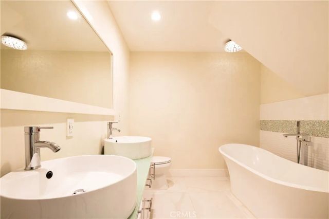 11661 Picturesque Dr, Studio City, CA 91604