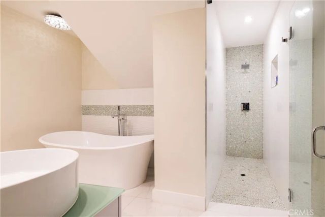 11661 Picturesque Dr, Studio City, CA 91604