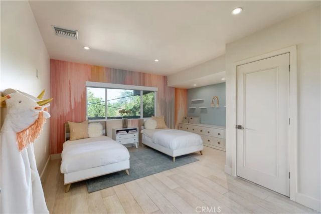 11661 Picturesque Dr, Studio City, CA 91604