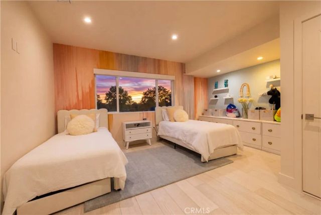 11661 Picturesque Dr, Studio City, CA 91604