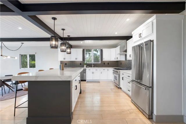 11661 Picturesque Dr, Studio City, CA 91604