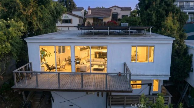 11661 Picturesque Dr, Studio City, CA 91604