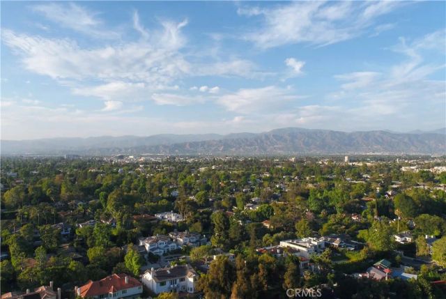 11661 Picturesque Dr, Studio City, CA 91604
