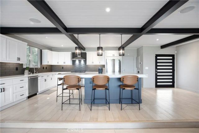 11661 Picturesque Dr, Studio City, CA 91604