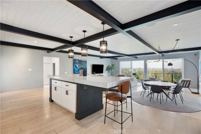 11661 Picturesque Dr, Studio City, CA 91604