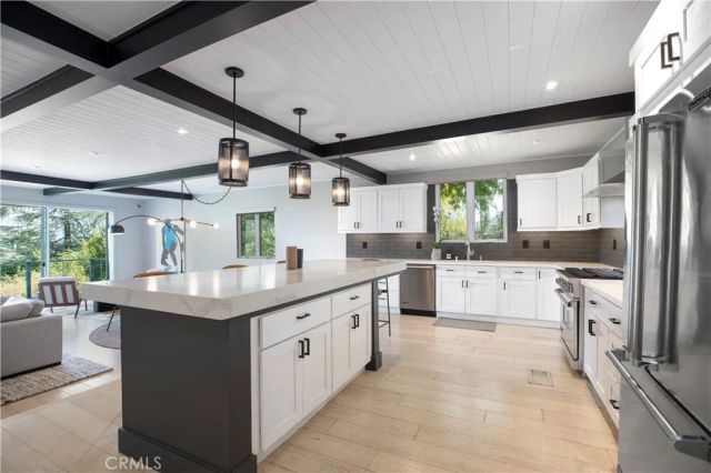 11661 Picturesque Dr, Studio City, CA 91604