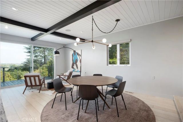 11661 Picturesque Dr, Studio City, CA 91604