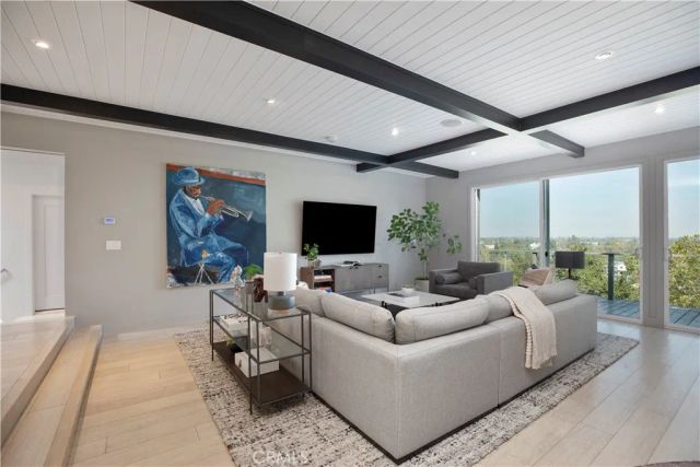 11661 Picturesque Dr, Studio City, CA 91604