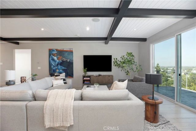 11661 Picturesque Dr, Studio City, CA 91604