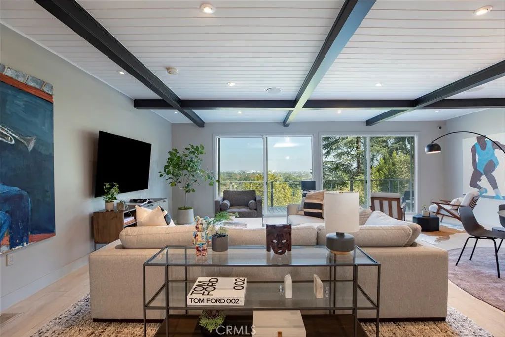 11661 Picturesque Dr, Studio City, CA 91604