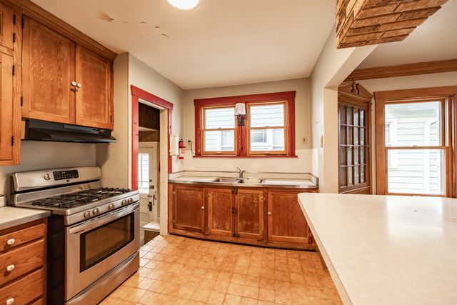 402 Orange Street, Elgin, IL 60123