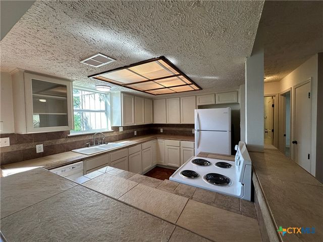 904 Dale Street, San Marcos, TX 78666