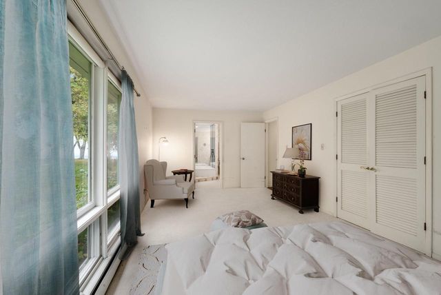 9604 N Lake DRIVE, Bayside, WI 53217