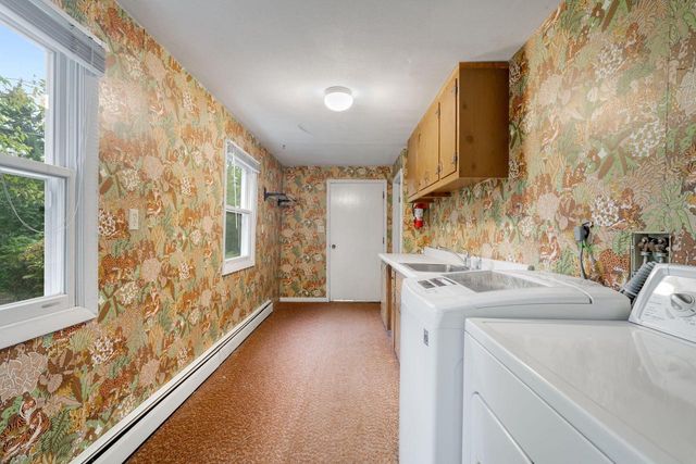 9604 N Lake DRIVE, Bayside, WI 53217