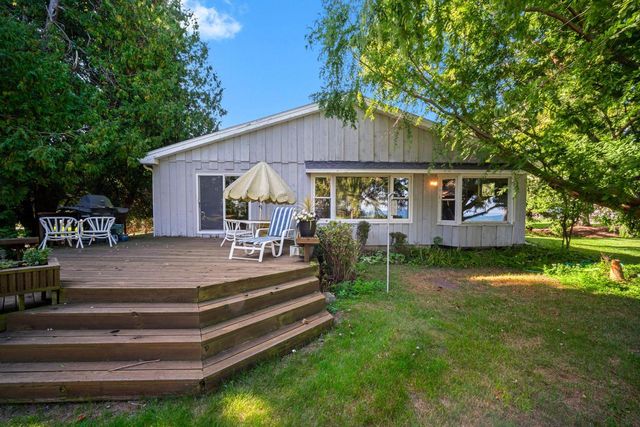 9604 N Lake DRIVE, Bayside, WI 53217