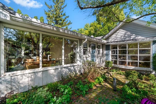 9604 N Lake DRIVE, Bayside, WI 53217