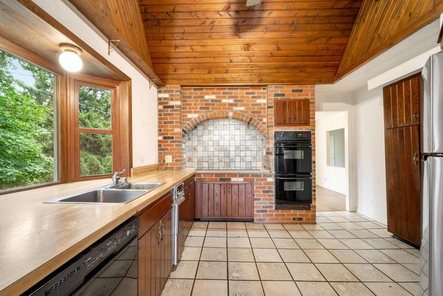 9604 N Lake DRIVE, Bayside, WI 53217