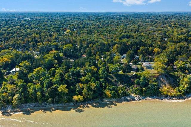 9604 N Lake DRIVE, Bayside, WI 53217