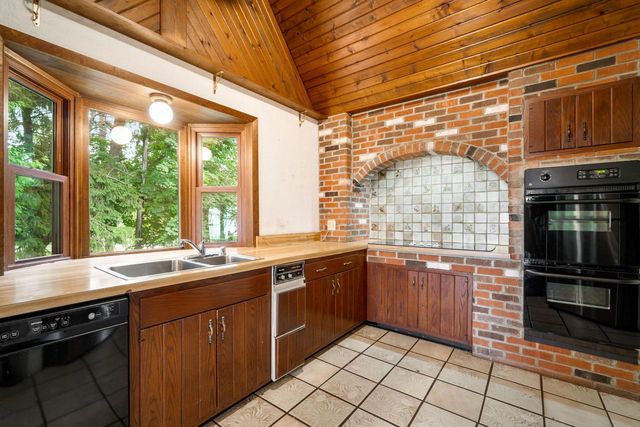 9604 N Lake DRIVE, Bayside, WI 53217