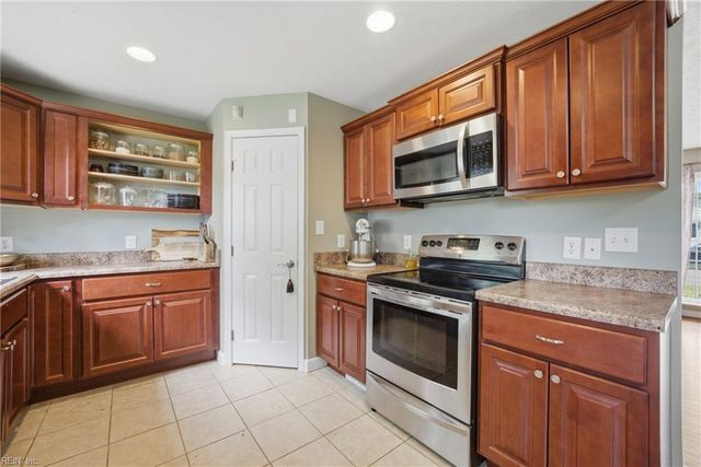 110 Lynnhaven DR, Hampton, VA 23666