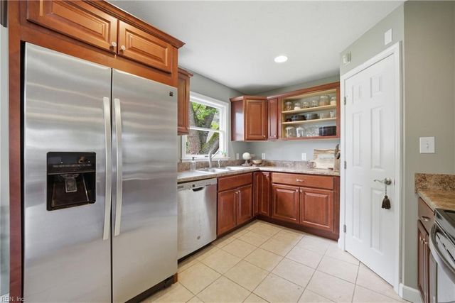 110 Lynnhaven DR, Hampton, VA 23666