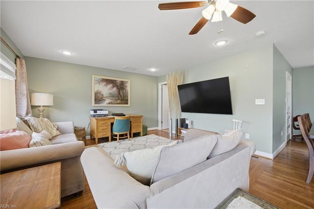 110 Lynnhaven DR, Hampton, VA 23666