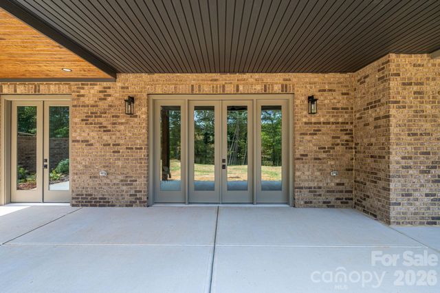 126 Lake Mist Drive, Belmont, NC 28012