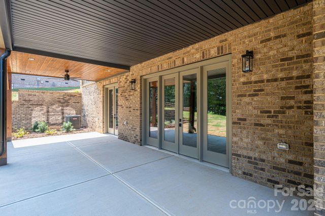 126 Lake Mist Drive, Belmont, NC 28012