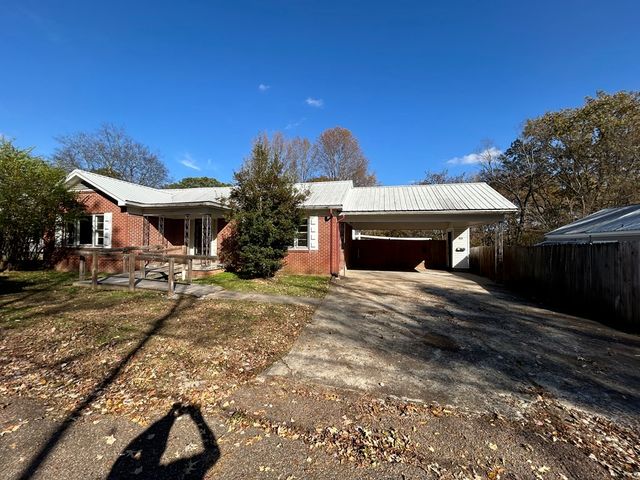 1004 Curtis St, Paris, TN 38242