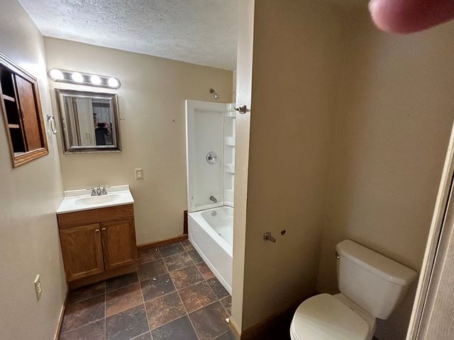 1004 Curtis St, Paris, TN 38242