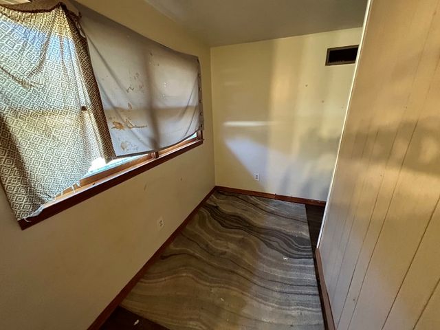 1004 Curtis St, Paris, TN 38242