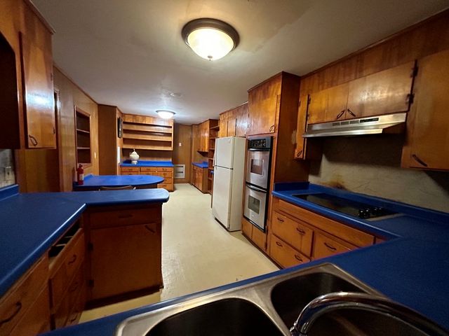 1004 Curtis St, Paris, TN 38242