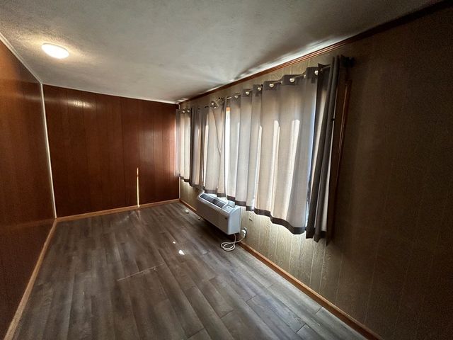 1004 Curtis St, Paris, TN 38242