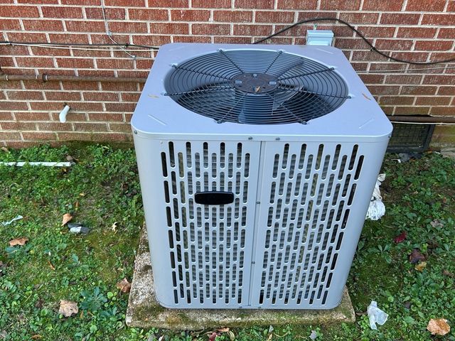 1004 Curtis St, Paris, TN 38242