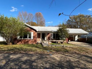 1004 Curtis St, Paris, TN 38242