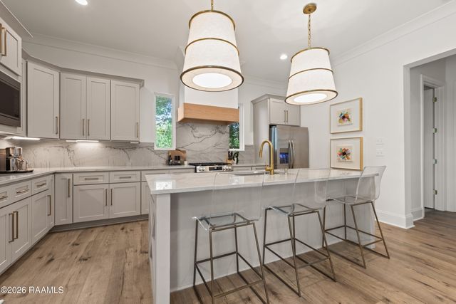 108 Meadowbrook Drive, Broussard, LA 70518