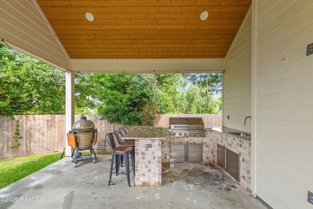 108 Meadowbrook Drive, Broussard, LA 70518